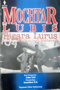 Mochtar Lubis Bicara Lurus Menjawab Pertanyaan Wartawan